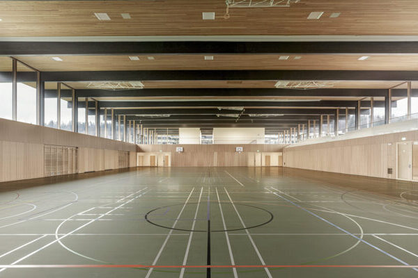 Sporthalle und Sportanlage Hüssenbüel in Hinwil